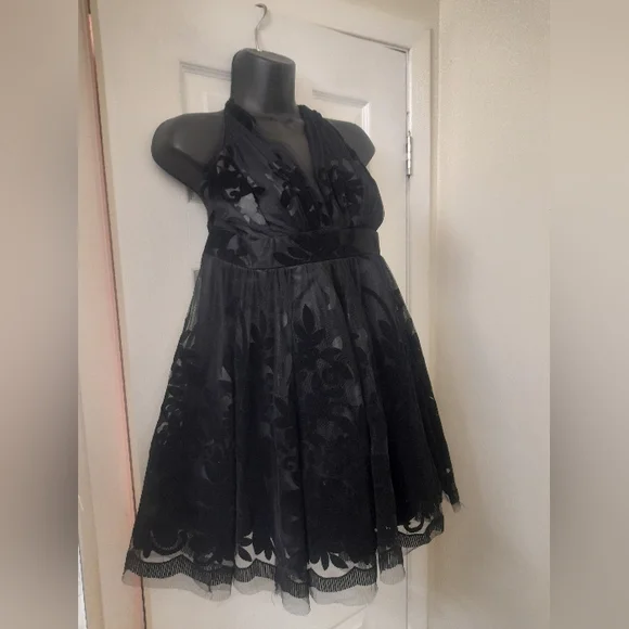 Chelsea By Honey - Flock Velvet Flower Mini Dress - SZ: XS - Black - Brand New - Picture 3 of 11